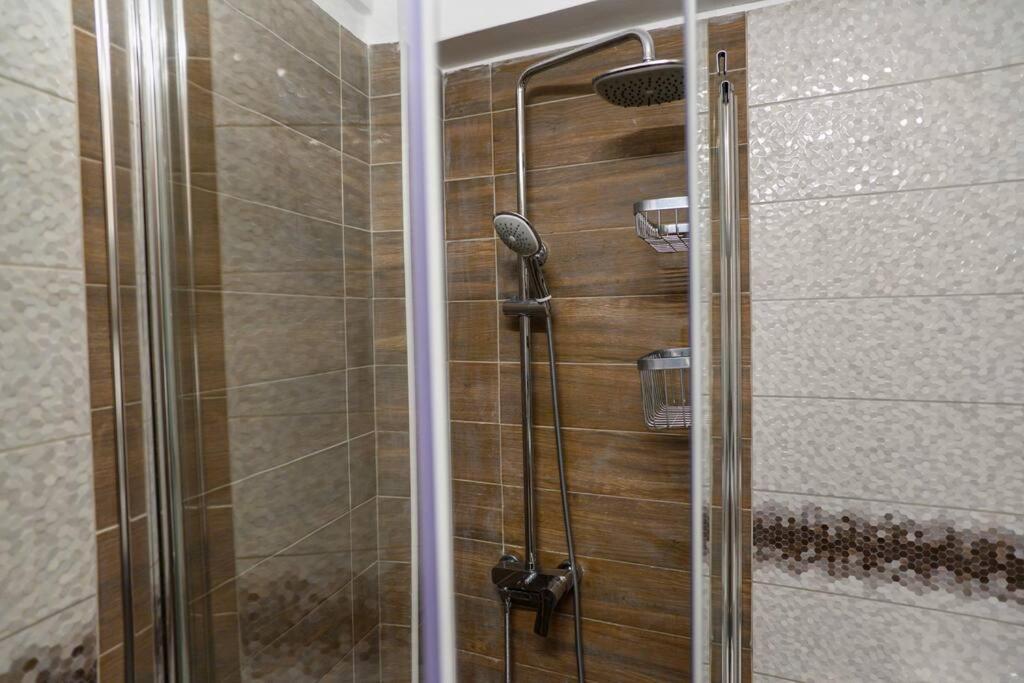 Fresh Spicy 1Bd Amusement Arcade Apartment Atena Exterior foto